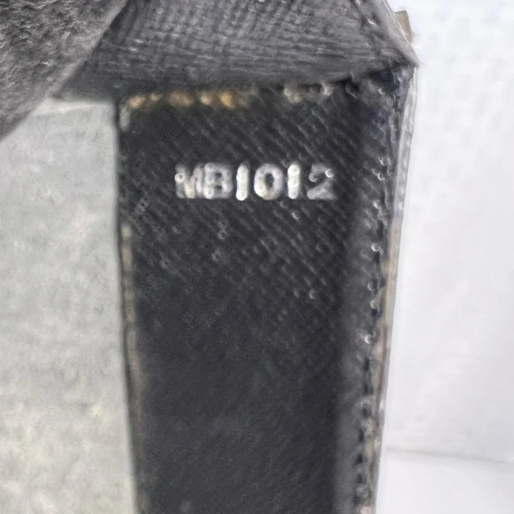 3054: Louis Vuitton Taiga Leather Portfolio Case Black Project Piece